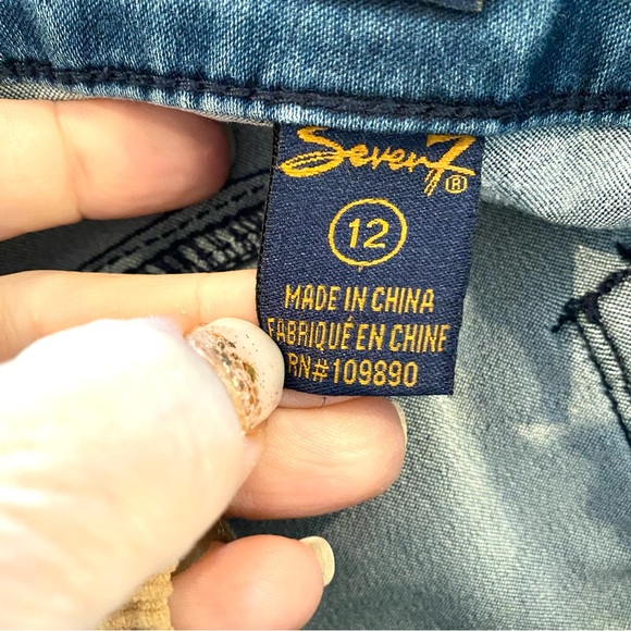 Seven7 High Rise skinny jeans color euphoria light wiskering - Picture 12 of 15